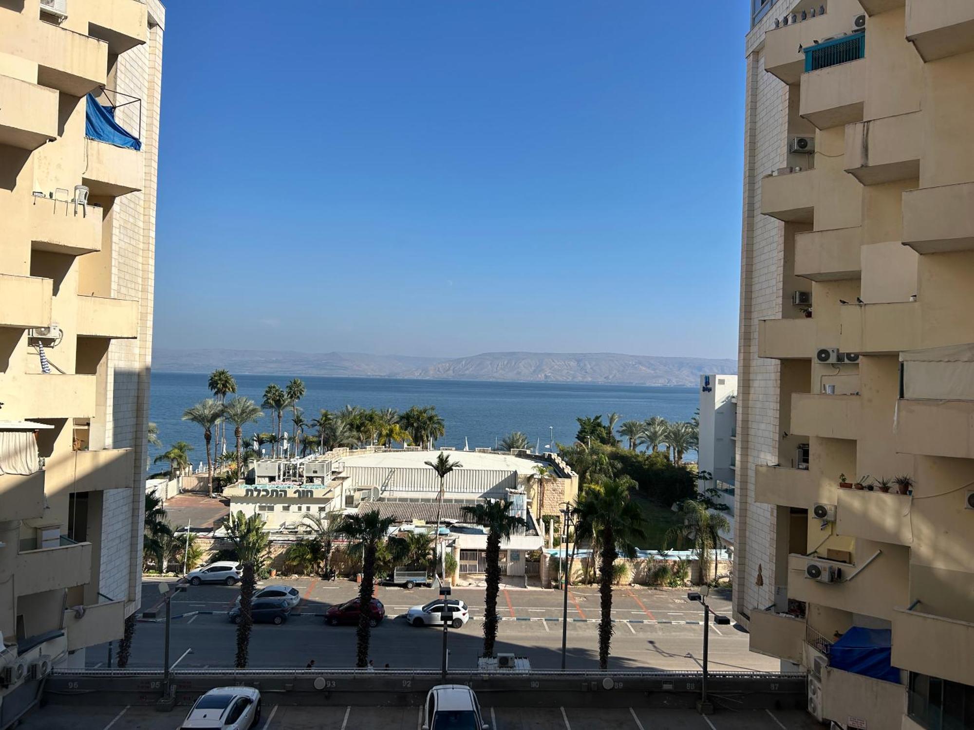 תכלת על הכינרת Light Blue On The Kinneret Lake Tiberiade Esterno foto